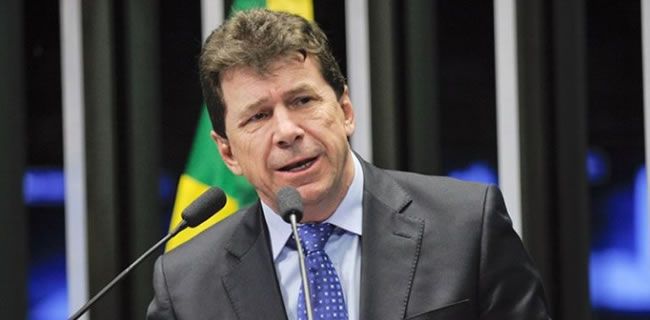 Senador Ivo Cassol critica decisão do governo de montar salas de aula em contêineres