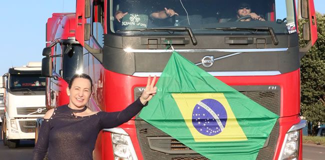 Jaqueline Cassol defende postura dos caminhoneiros e participa de manifestação em Vilhena (RO)