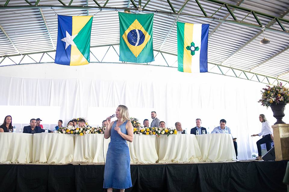 Jaqueline Cassol presente na posse do novo  prefeito de Vilhena