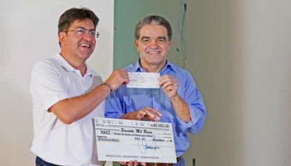 Deputado Aélcio da TV cumpre compromisso e entrega R$ 60 mil ao NACC
