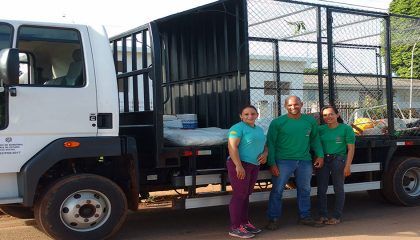 Cerejeiras: vereador viabiliza caminhão para associação dos catadores de recicláveis