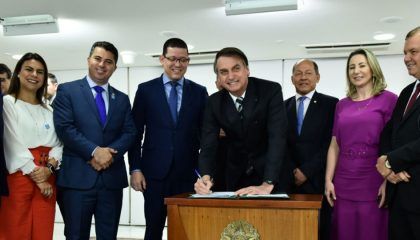 Jair Bolsonaro assina decreto que regulamenta Transposição dos servidores de Rondônia