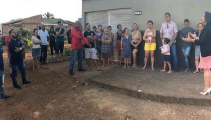 Vereadora Cristiane Lopes leva respostas para moradores de bairro da Capital