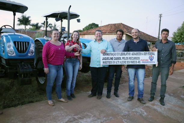 Alto Alegre dos Parecis: Deputada Jaqueline Cassol entrega tratores e ônibus para o município - jaqueline-cassol - progressistas rondonia