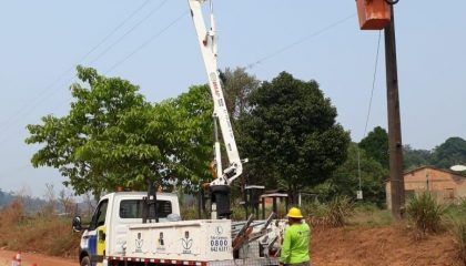 Estrada Areia Branca é iluminada após solicitação da vereadora Cristiane Lopes