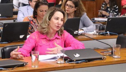 Jaqueline Cassol garante recursos para melhorias na Unir